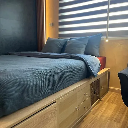 Square Vanilla Apartment *